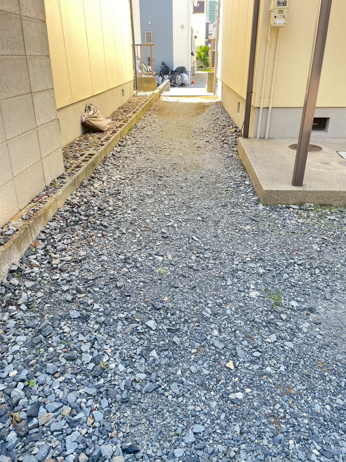 船橋市高根台の砂利道でHaier冷蔵庫と洗濯機を手運びした事例