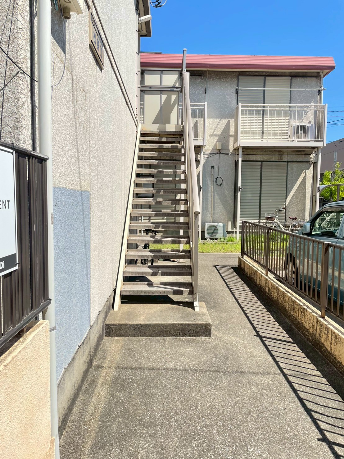 さいたま市中央区の外階段2階からニトリNTR-106WH冷蔵庫を搬出した事例